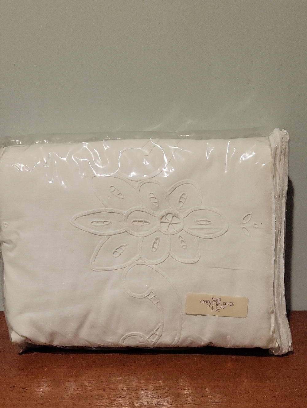 White King Embroidered Comforter Cover- Classic Elegance
